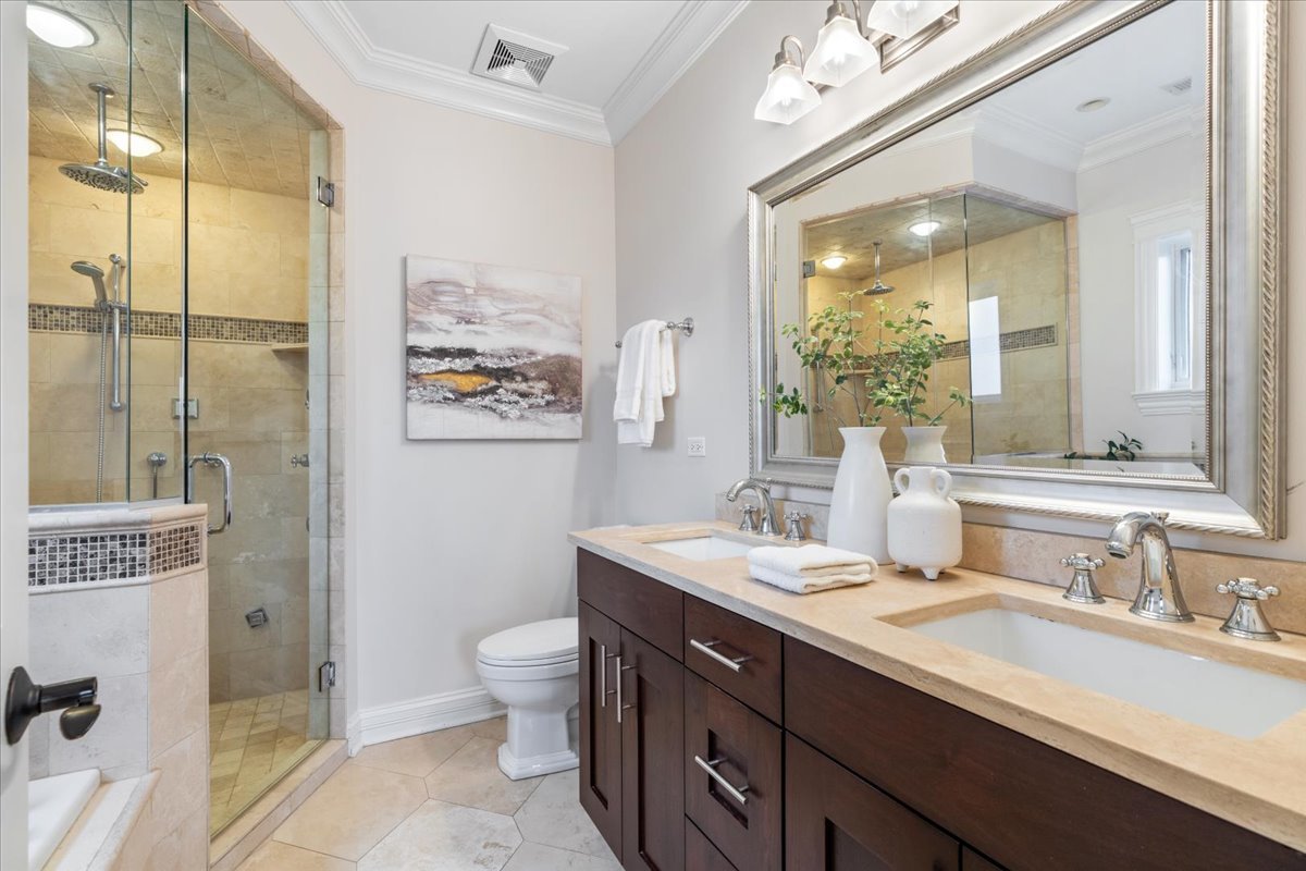 929 W Montana Street Unit: 4W