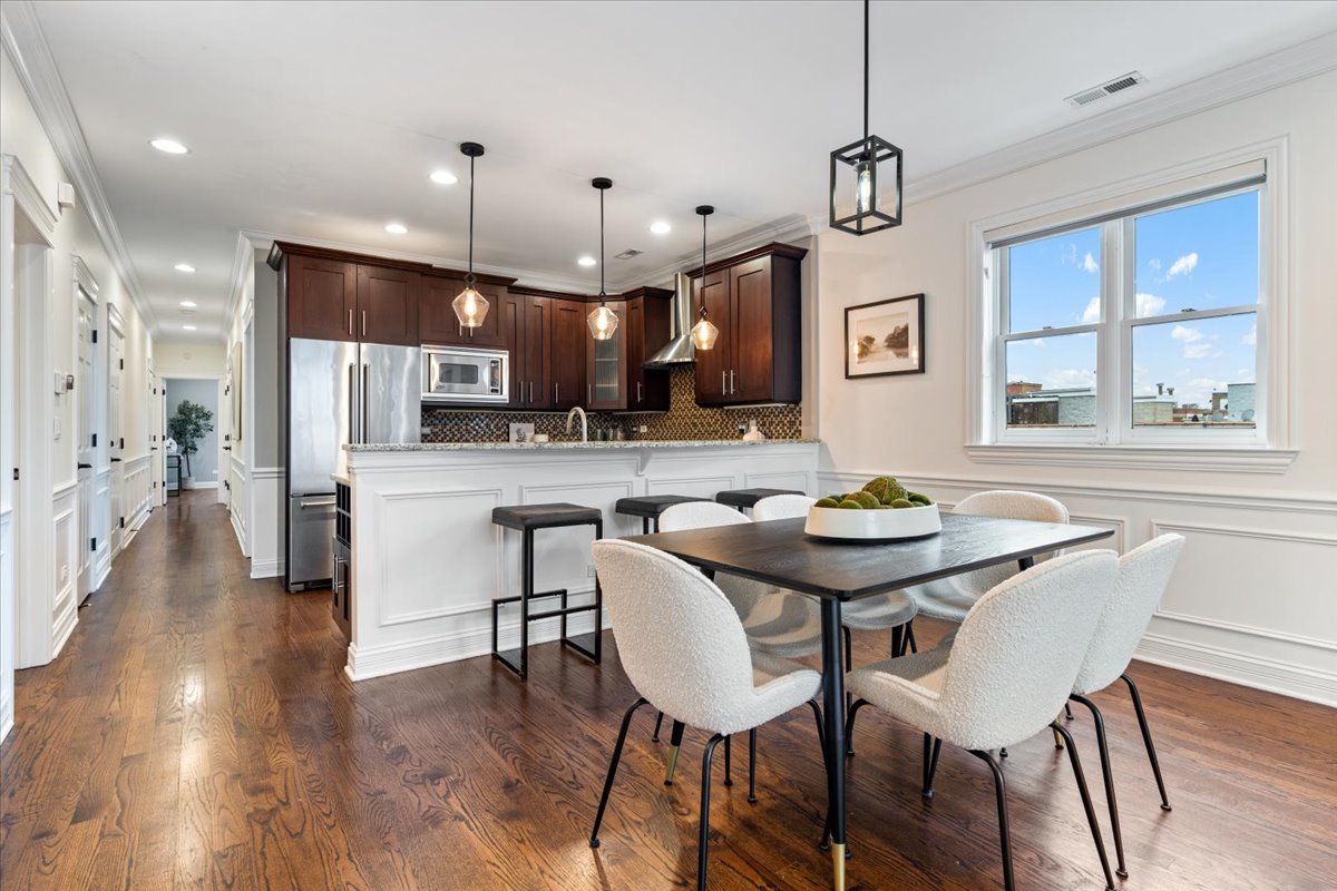 929 W Montana Street Unit: 4W