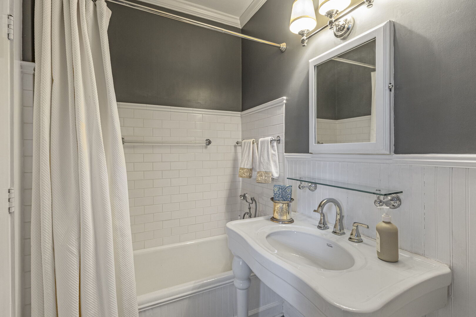 965 Castlegate Court