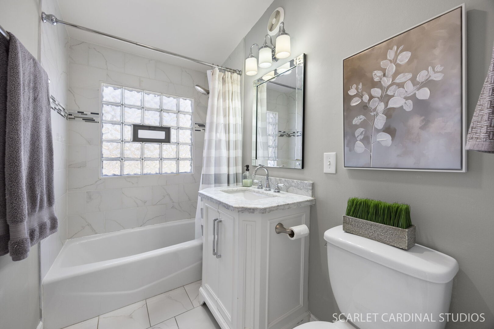 1003 E Alder Lane