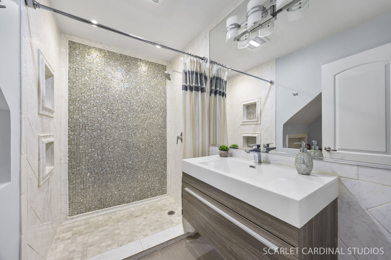 1003 E Alder Lane