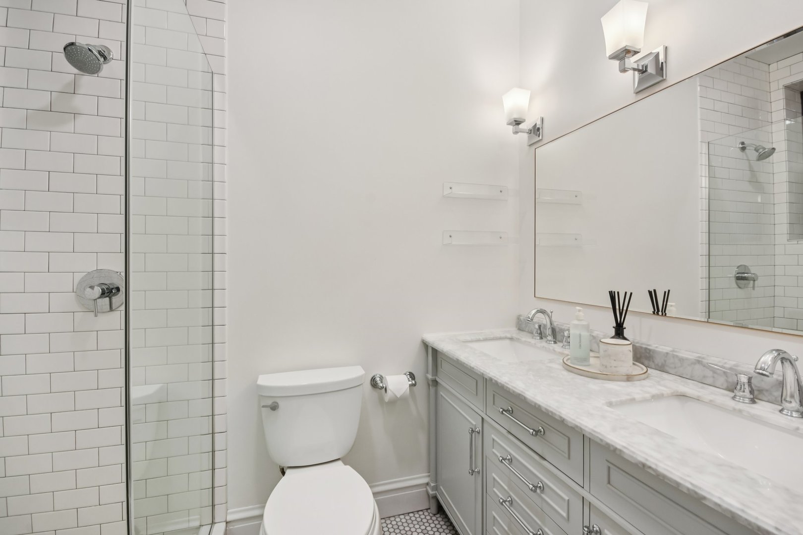 2142 N Racine Avenue Unit: 2