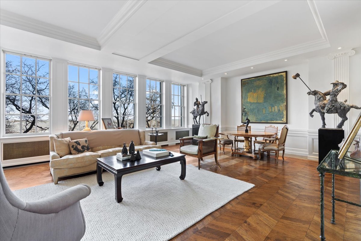 199 E Lake Shore Drive Unit: 4W