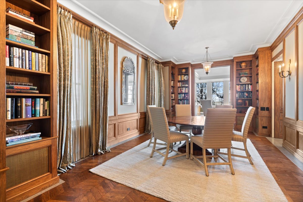 199 E Lake Shore Drive Unit: 4W