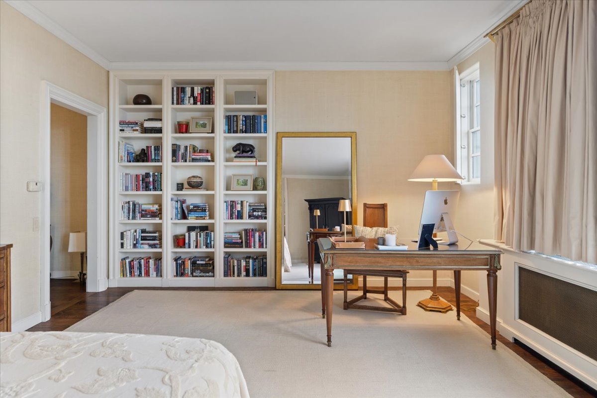 199 E Lake Shore Drive Unit: 4W