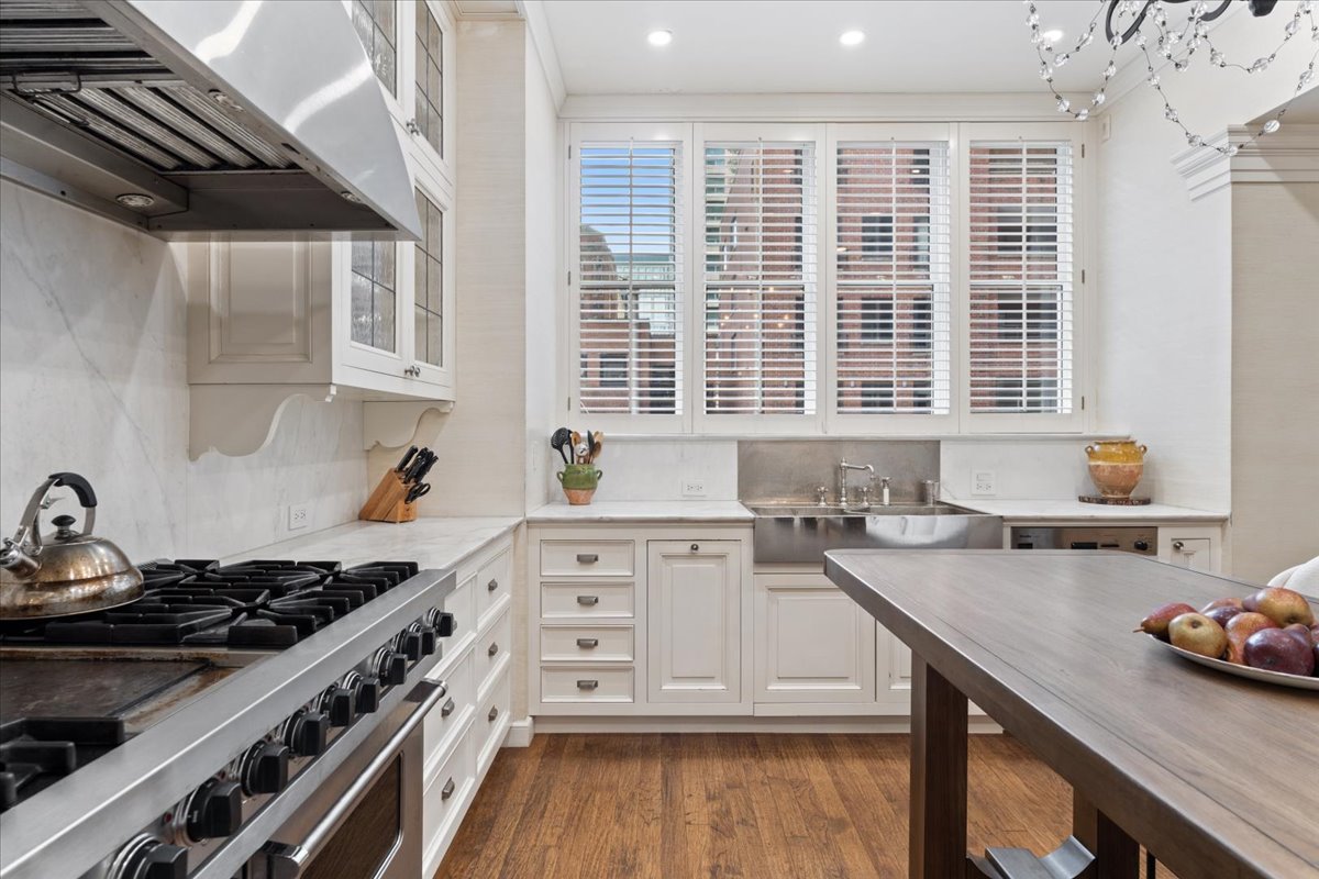199 E Lake Shore Drive Unit: 4W
