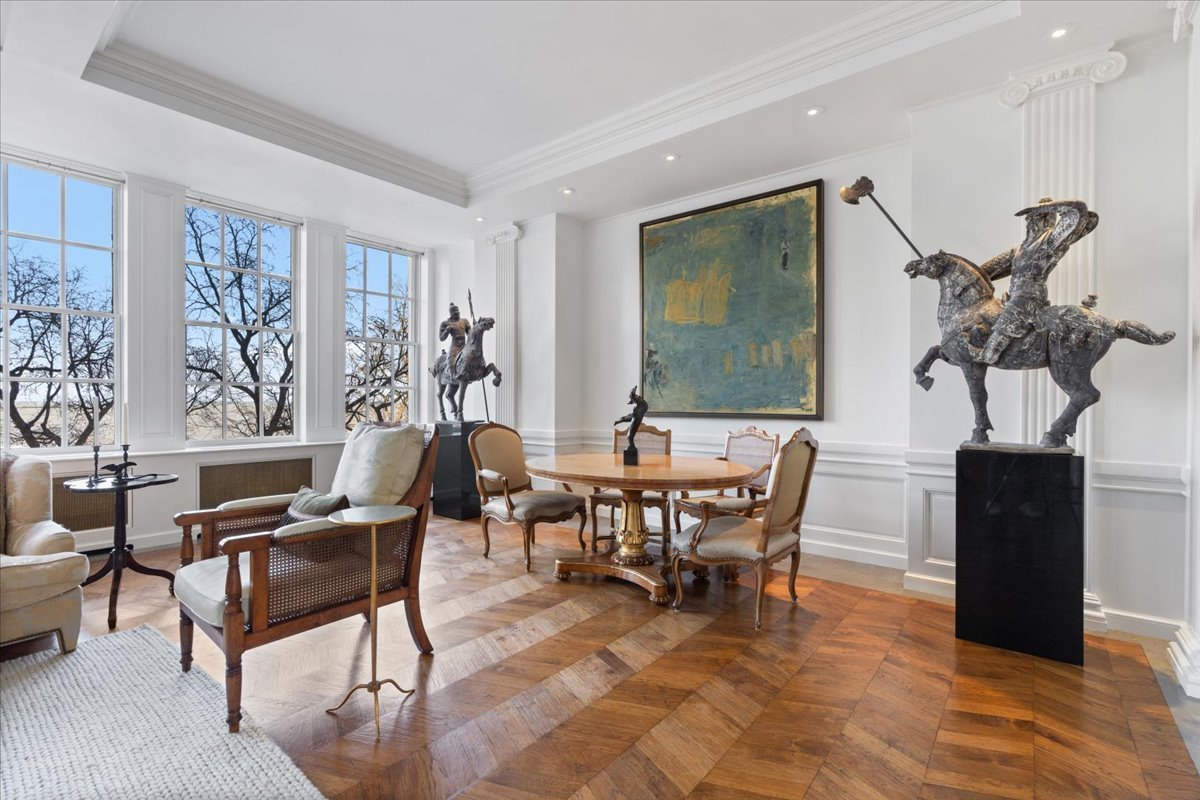 199 E Lake Shore Drive Unit: 4W