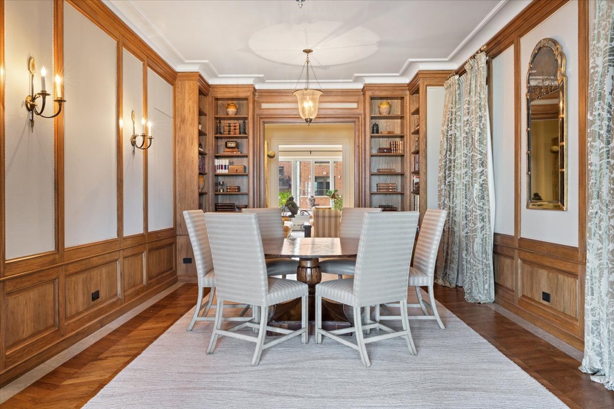 199 E Lake Shore Drive Unit: 4W