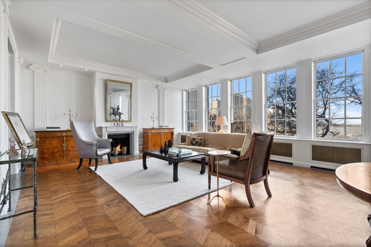 199 E Lake Shore Drive Unit: 4W