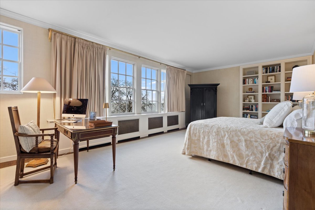 199 E Lake Shore Drive Unit: 4W