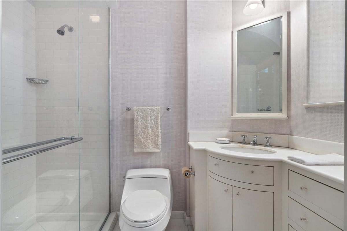 199 E Lake Shore Drive Unit: 4W