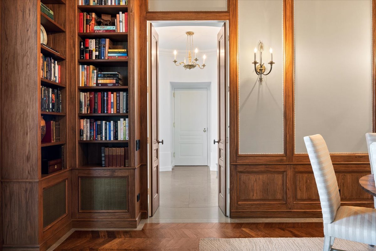 199 E Lake Shore Drive Unit: 4W