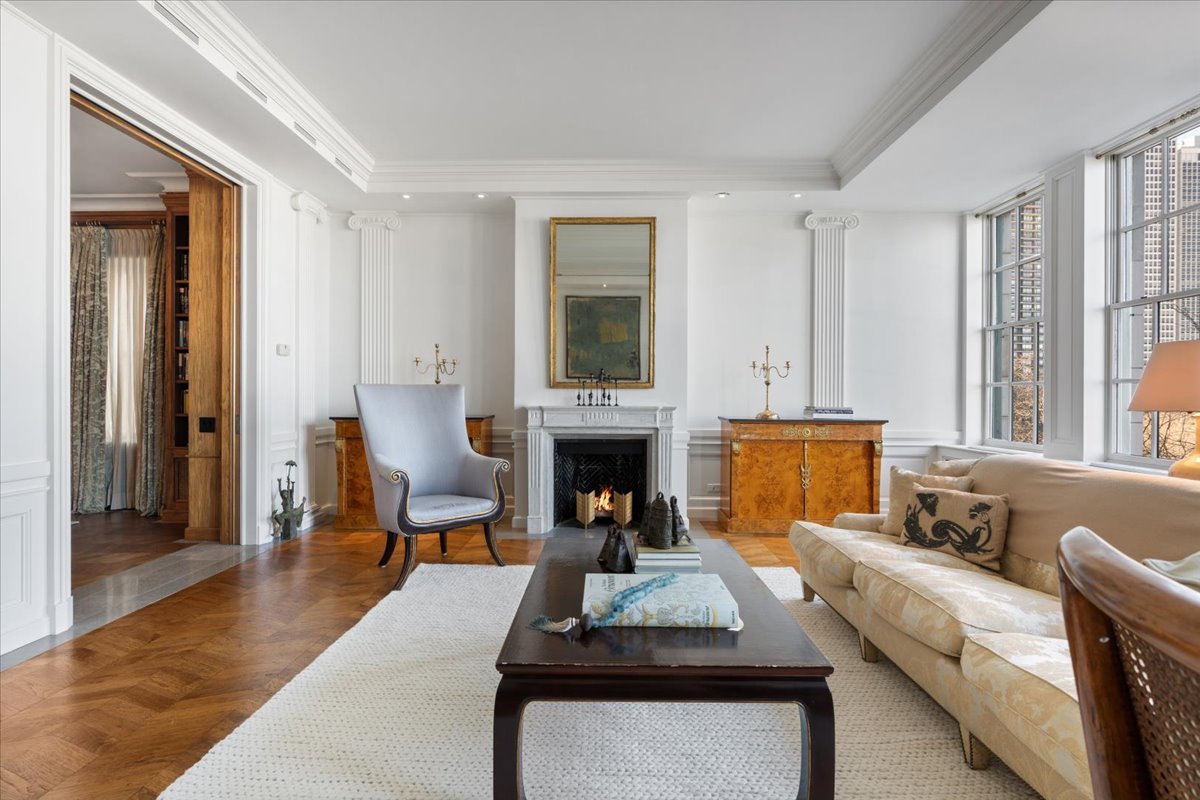 199 E Lake Shore Drive Unit: 4W