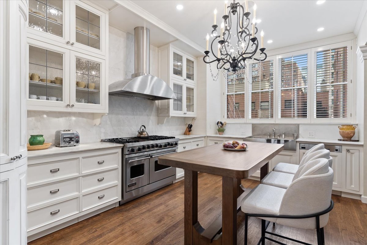 199 E Lake Shore Drive Unit: 4W