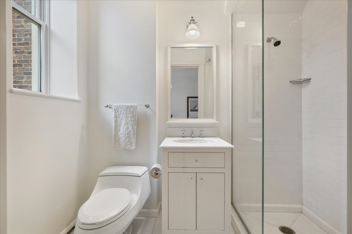 199 E Lake Shore Drive Unit: 4W
