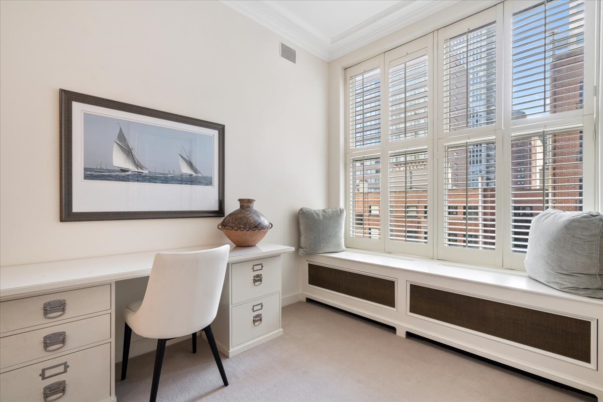 199 E Lake Shore Drive Unit: 4W