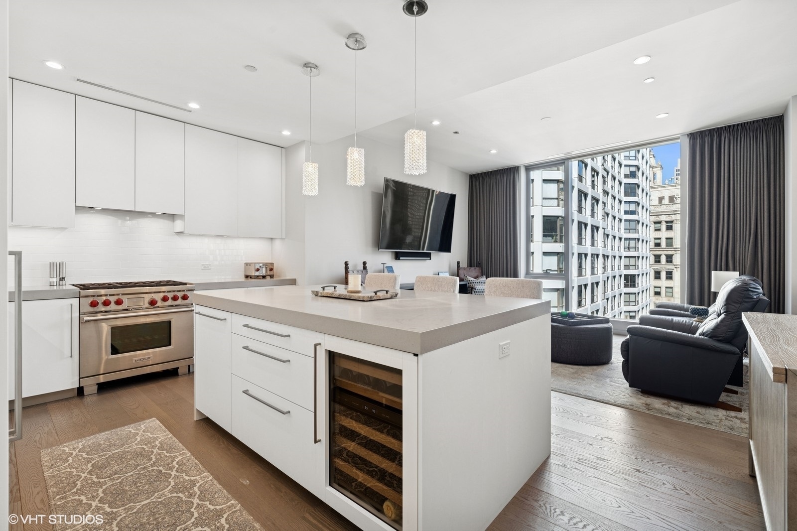 403 N Wabash Street Unit: 15B