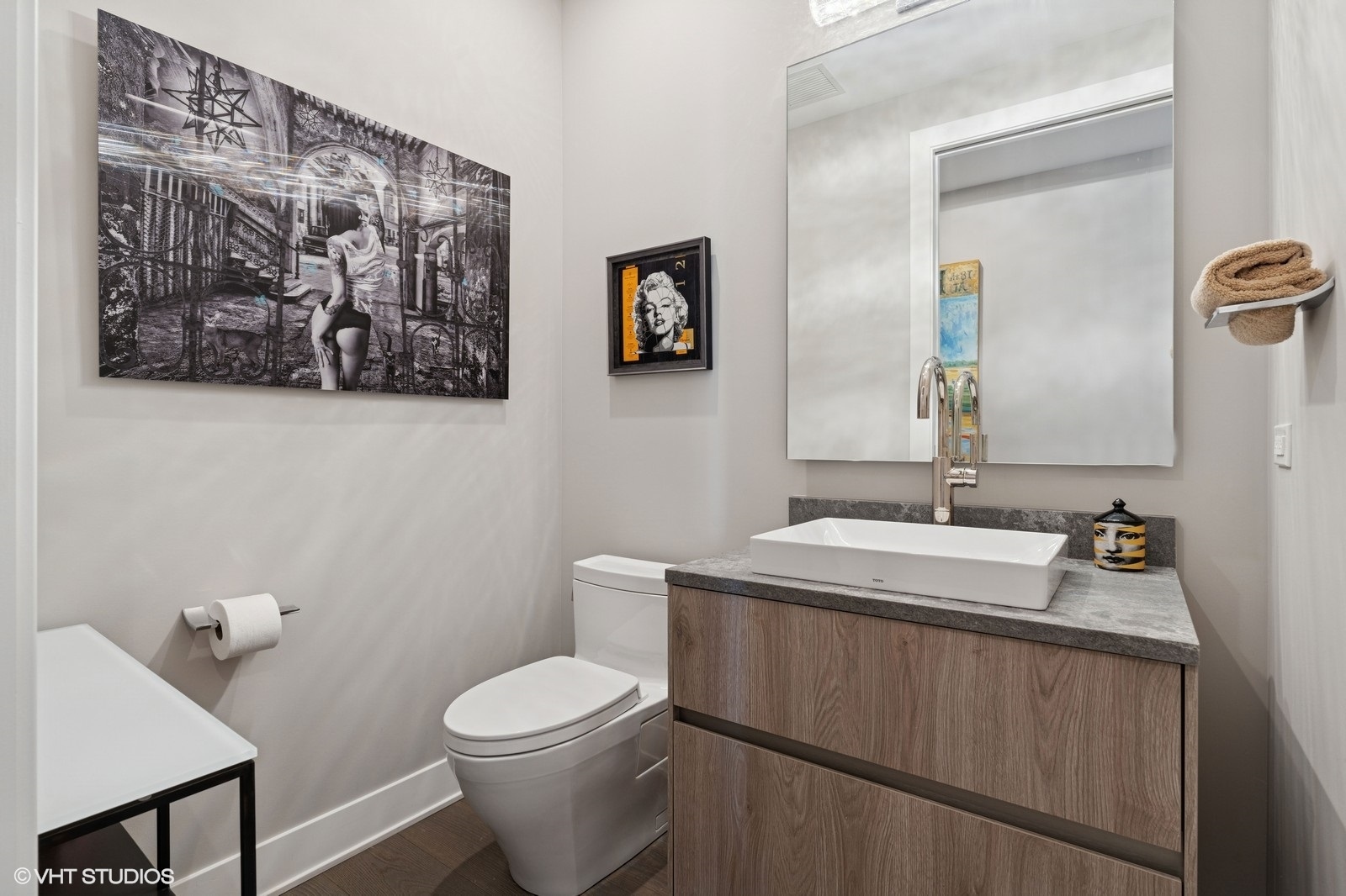 403 N Wabash Street Unit: 15B