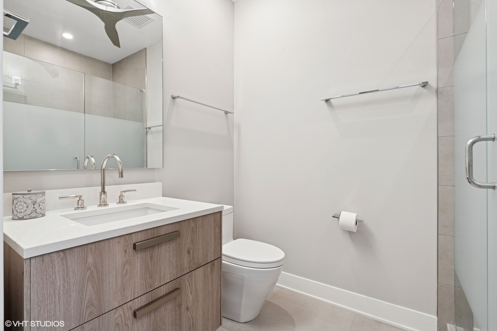 403 N Wabash Street Unit: 15B