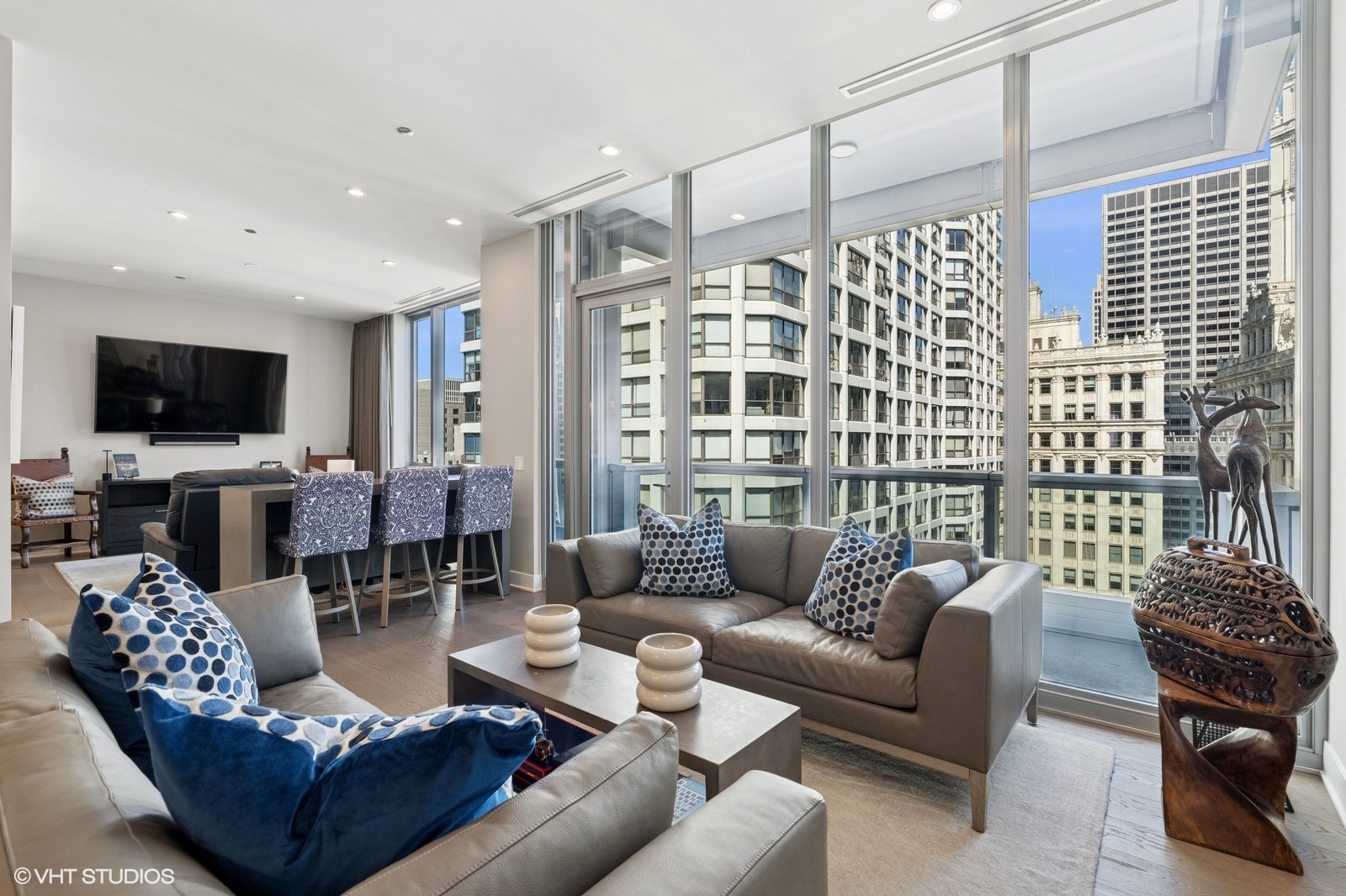 403 N Wabash Street Unit: 15B