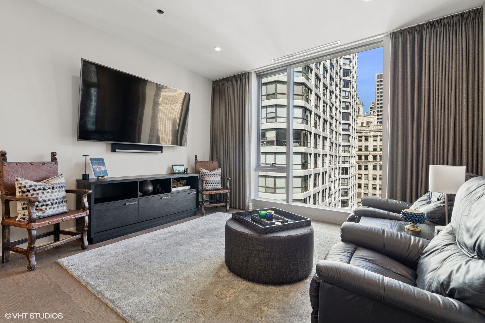 403 N Wabash Street Unit: 15B