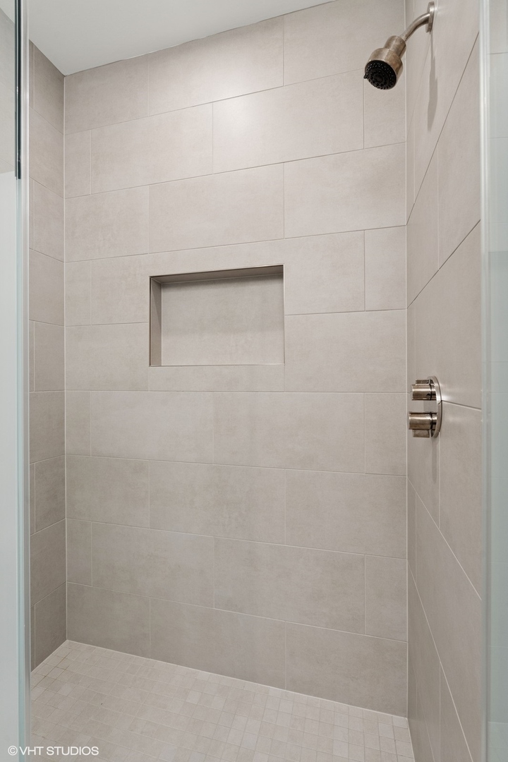 403 N Wabash Street Unit: 15B