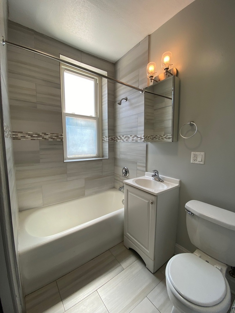 3034 N Ashland Avenue Unit: 1