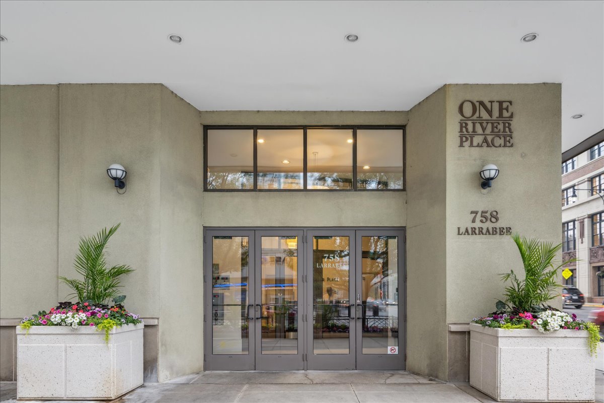 758 N Larrabee Street Unit: 519