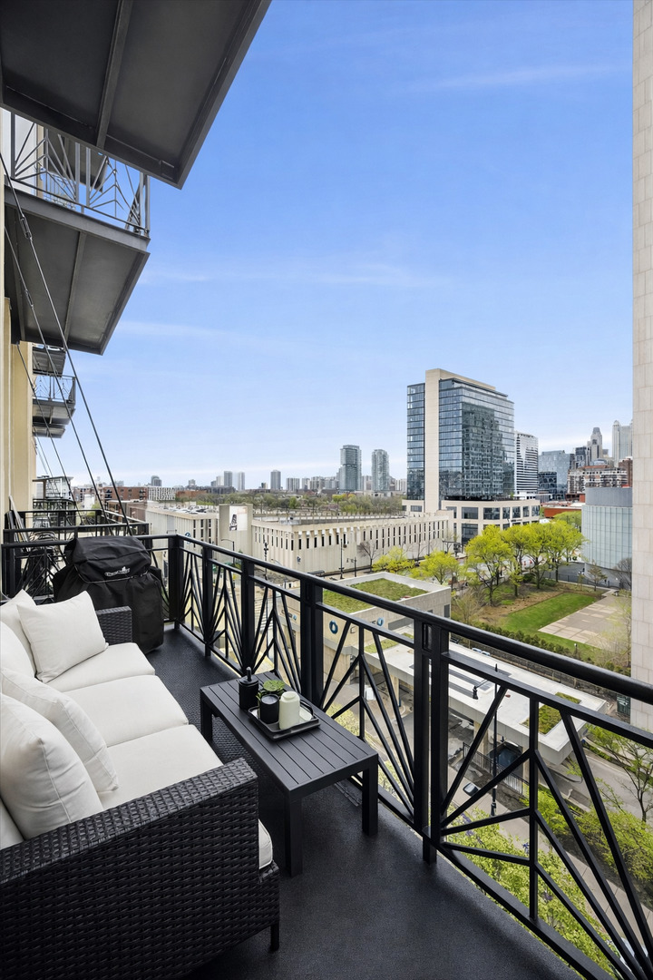 758 N Larrabee Street Unit: 519