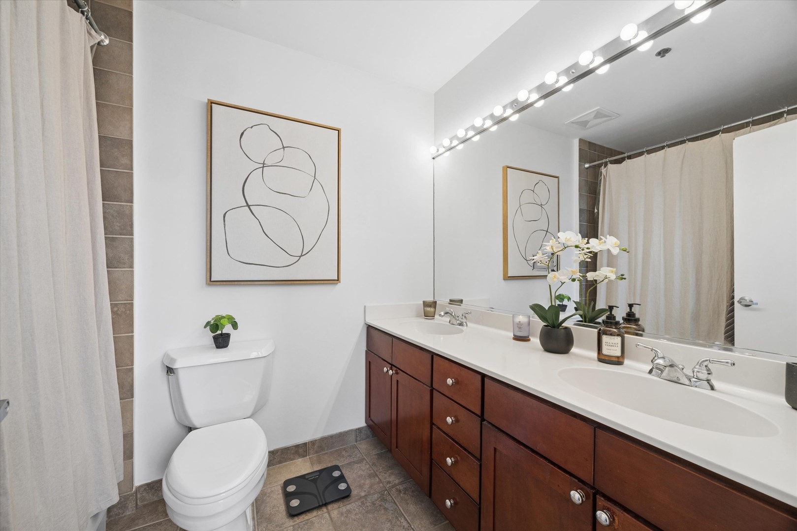 758 N Larrabee Street Unit: 519