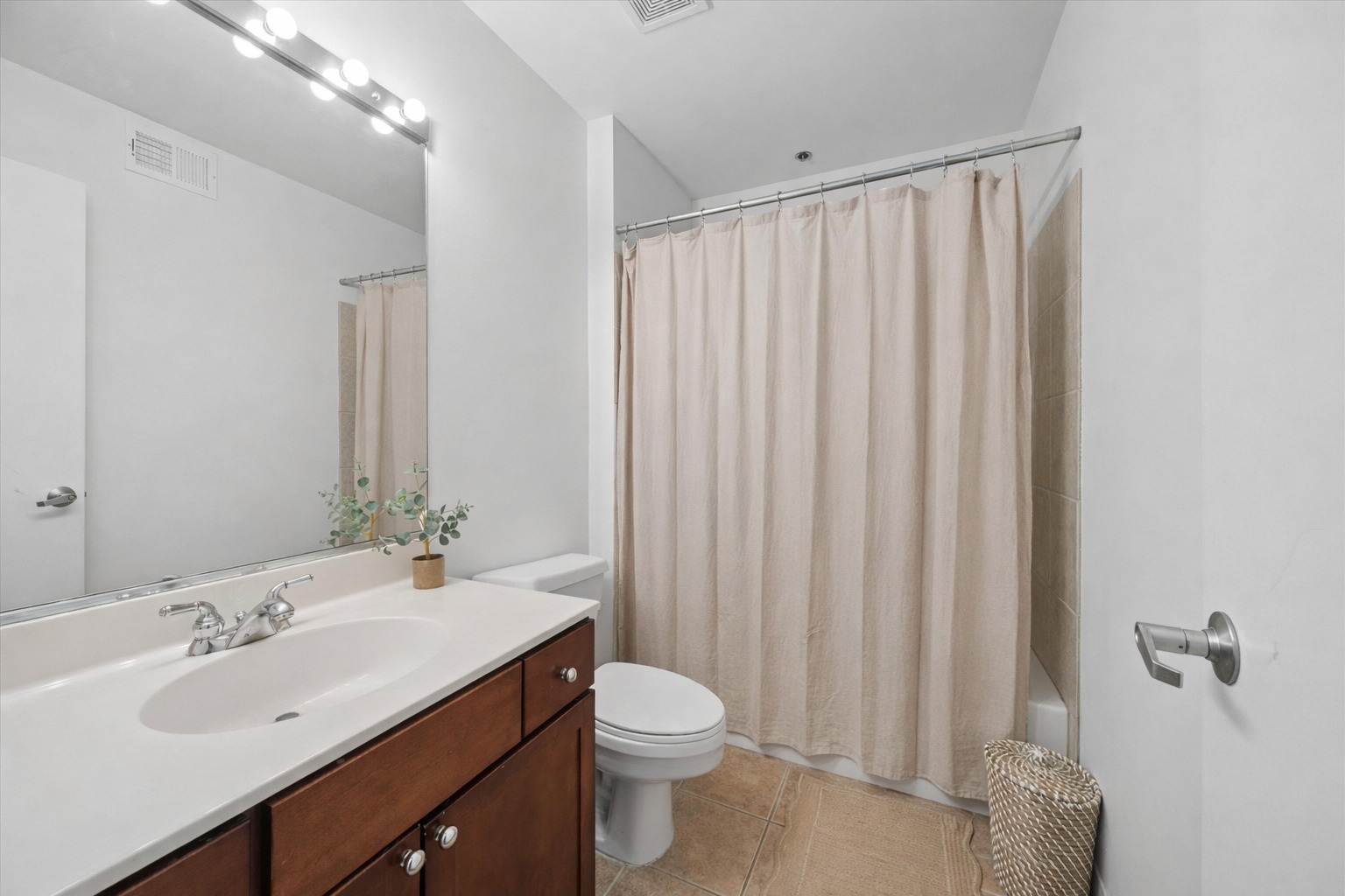 758 N Larrabee Street Unit: 519