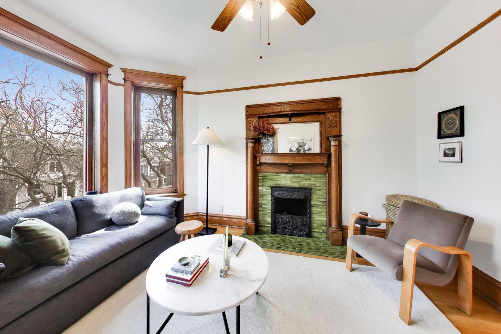 3042 N Clifton Avenue Unit: 3