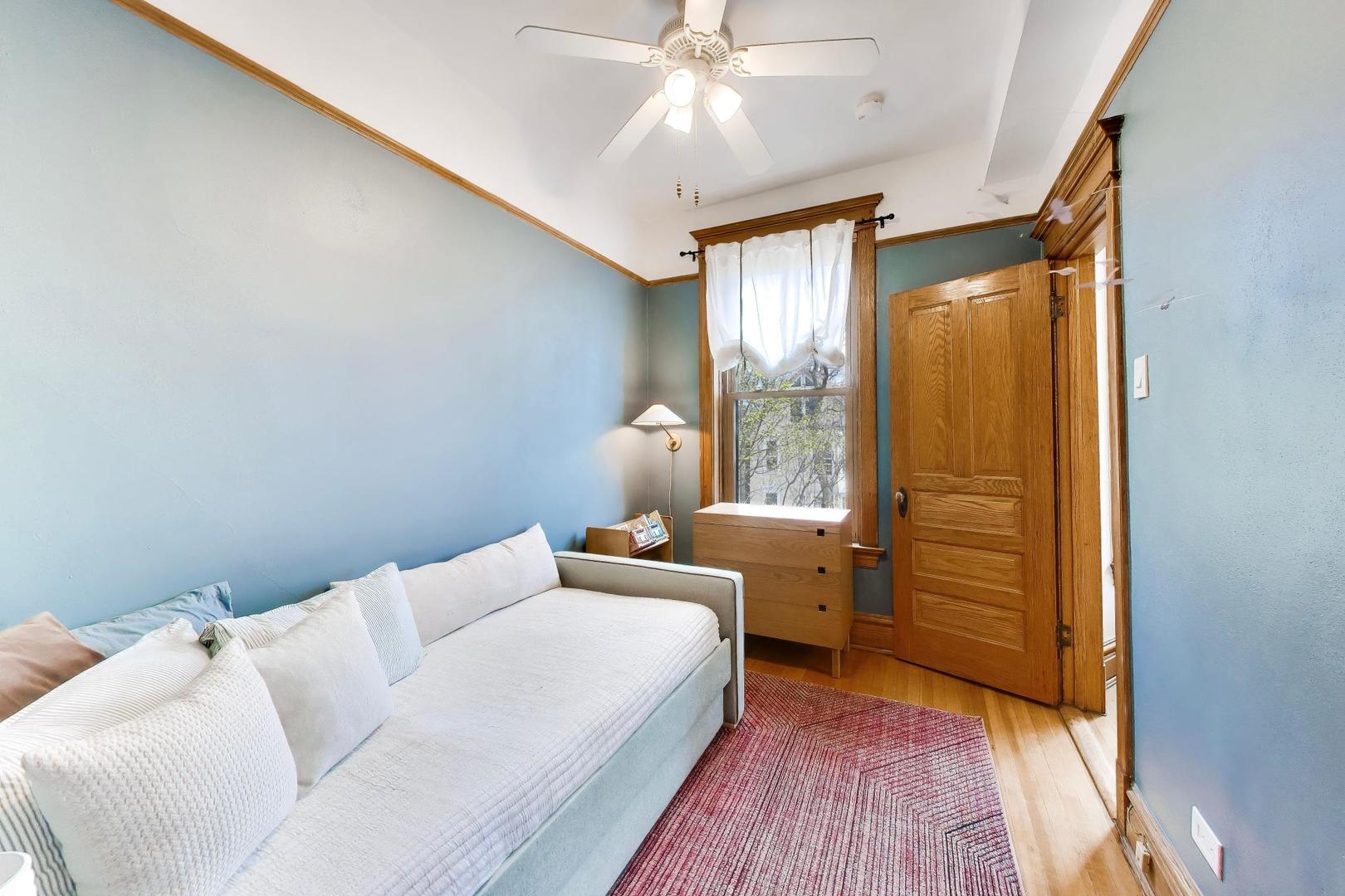 3042 N Clifton Avenue Unit: 3