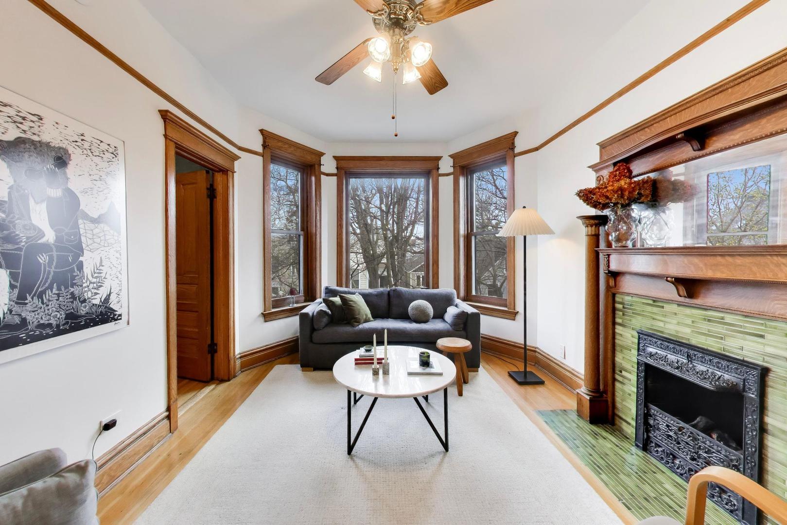 3042 N Clifton Avenue Unit: 3