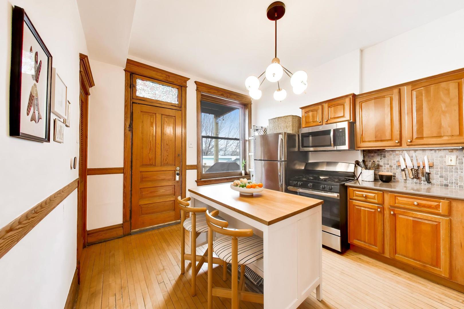 3042 N Clifton Avenue Unit: 3