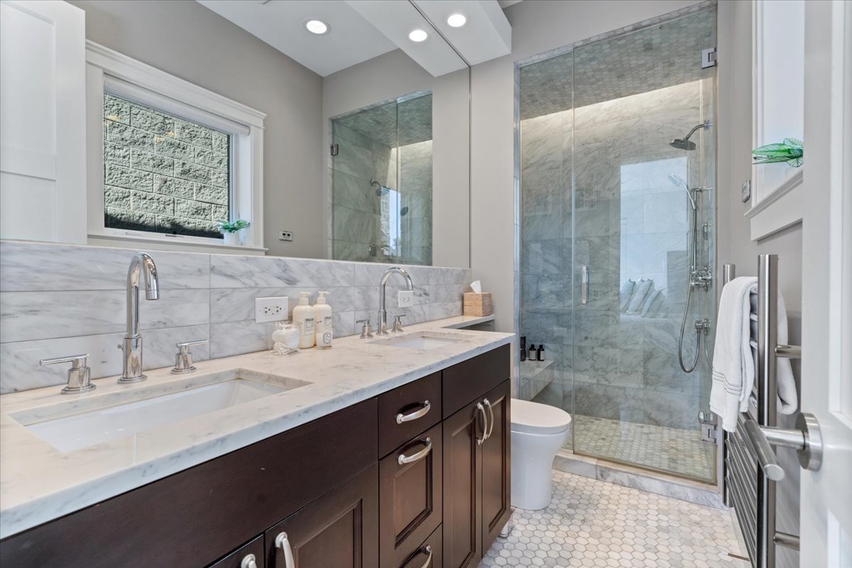 863 W Wrightwood Avenue Unit: 3