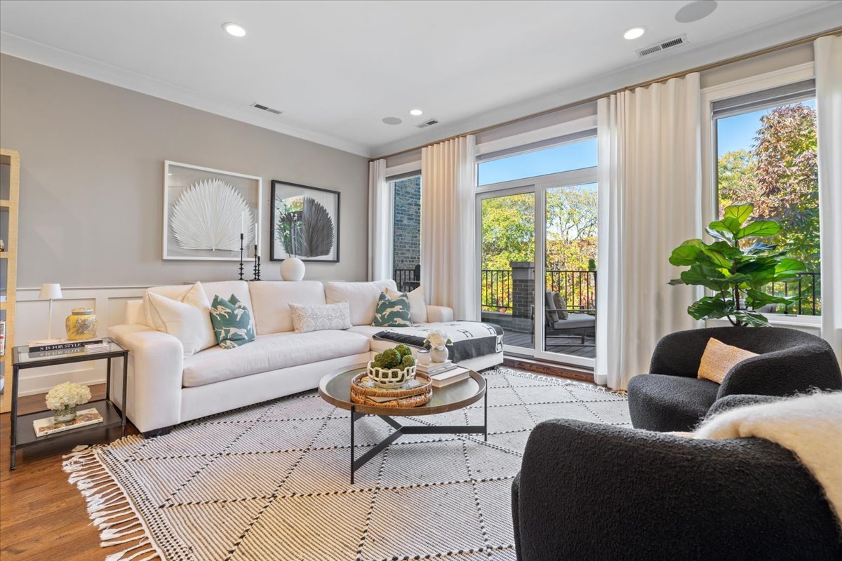 863 W Wrightwood Avenue Unit: 3