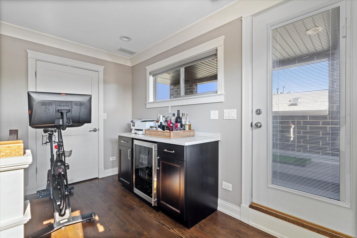 863 W Wrightwood Avenue Unit: 3