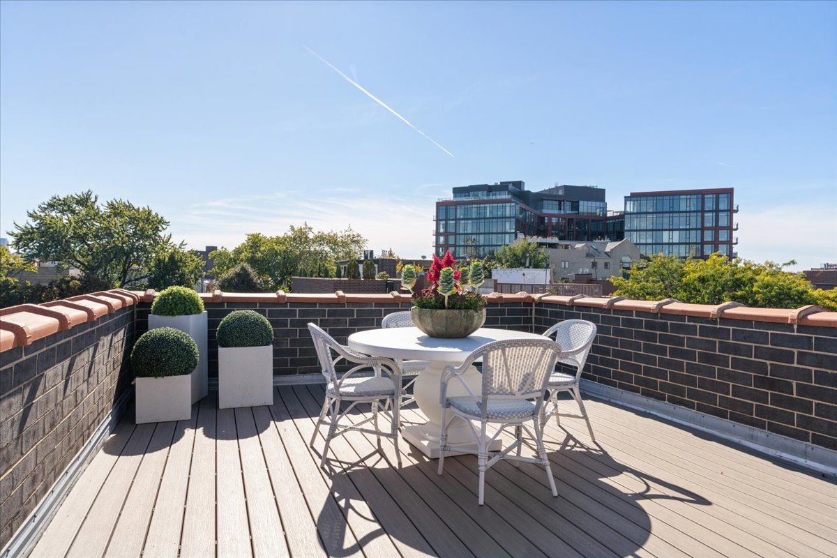 863 W Wrightwood Avenue Unit: 3