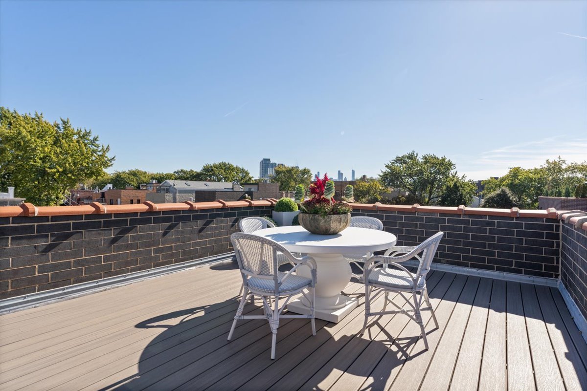 863 W Wrightwood Avenue Unit: 3