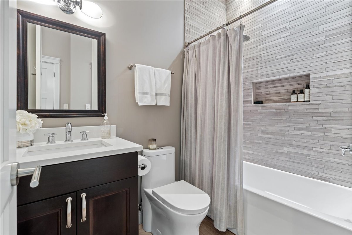 863 W Wrightwood Avenue Unit: 3