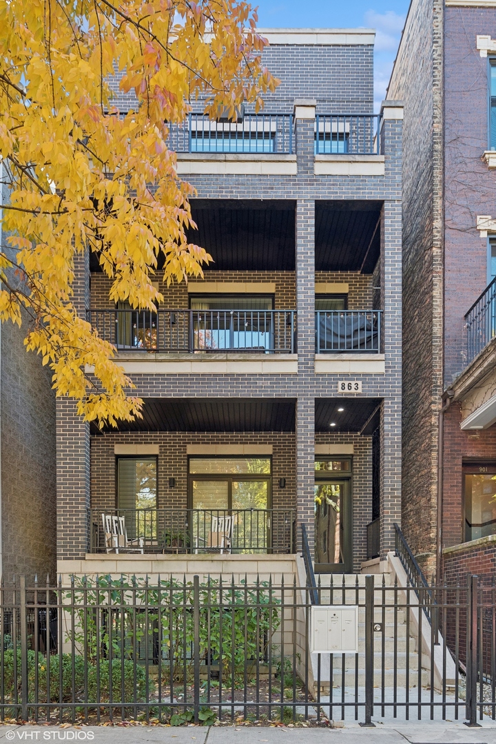 863 W Wrightwood Avenue Unit: 3