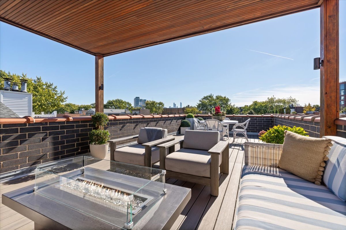 863 W Wrightwood Avenue Unit: 3