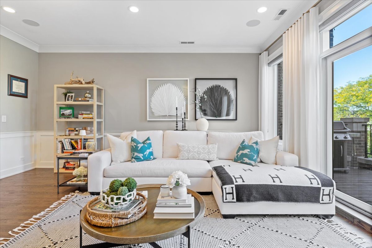 863 W Wrightwood Avenue Unit: 3