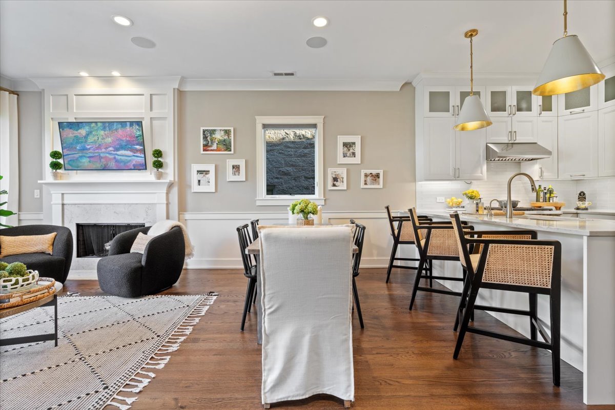 863 W Wrightwood Avenue Unit: 3