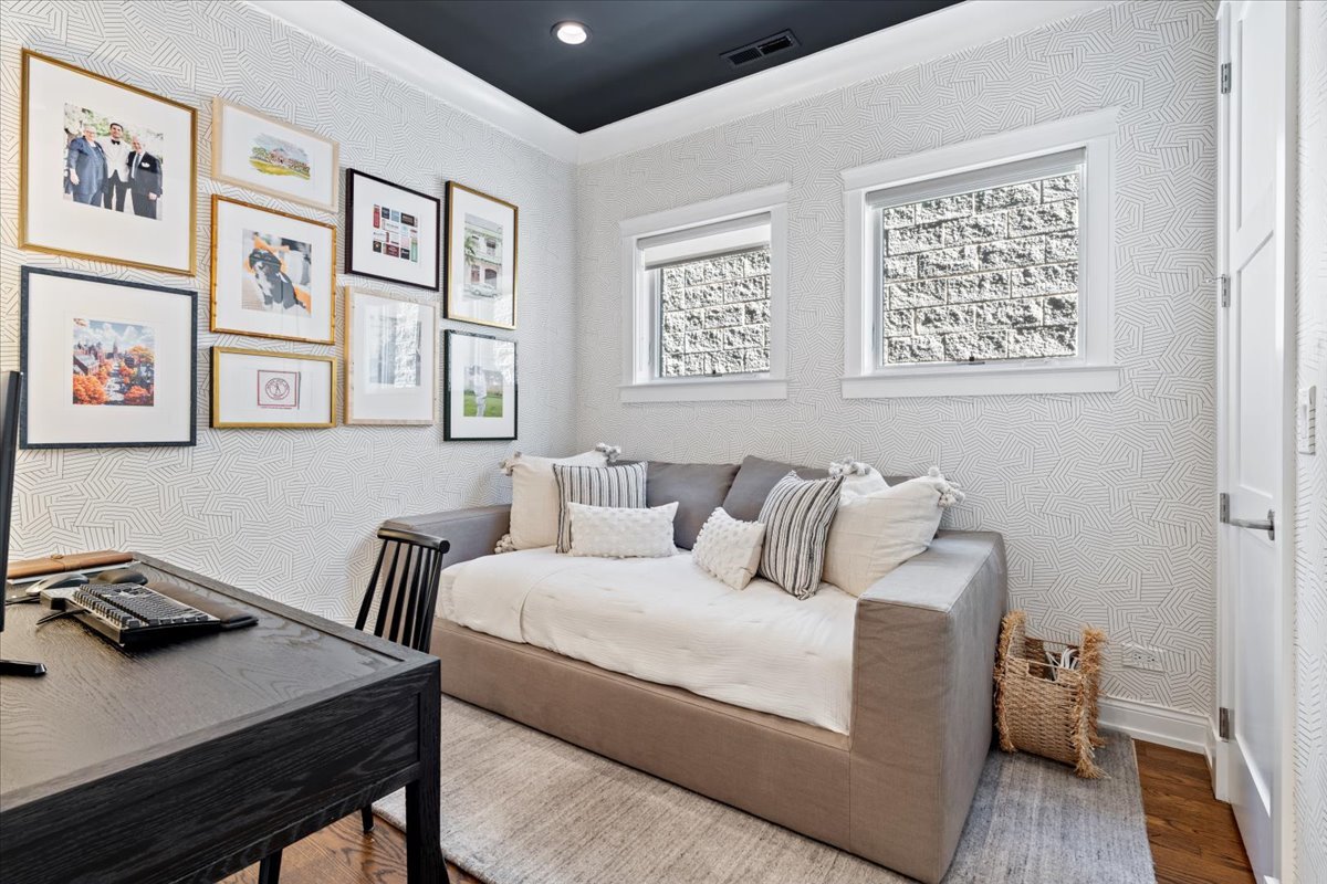 863 W Wrightwood Avenue Unit: 3