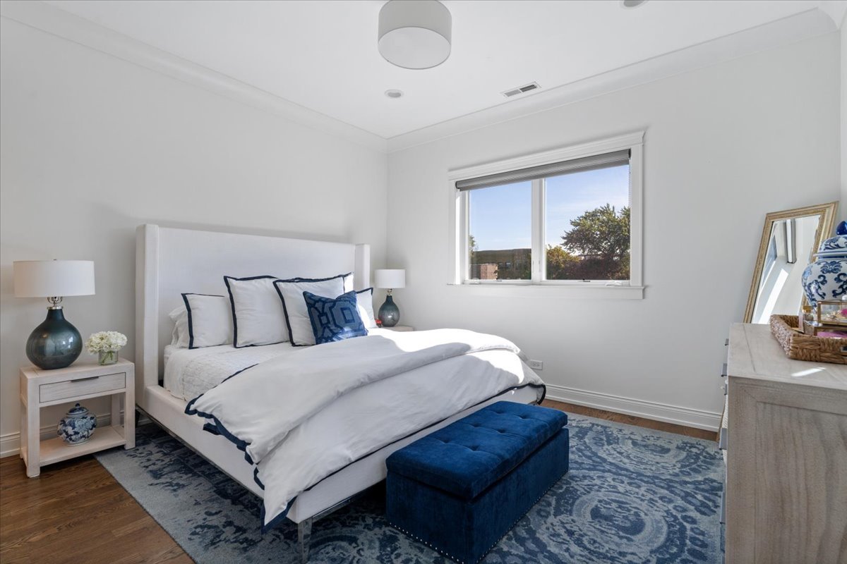 863 W Wrightwood Avenue Unit: 3