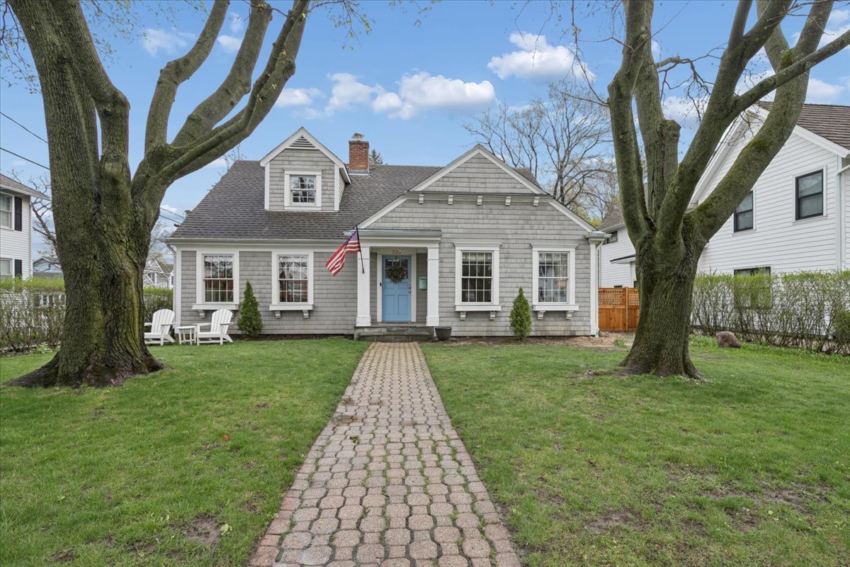 321 Vincent Court