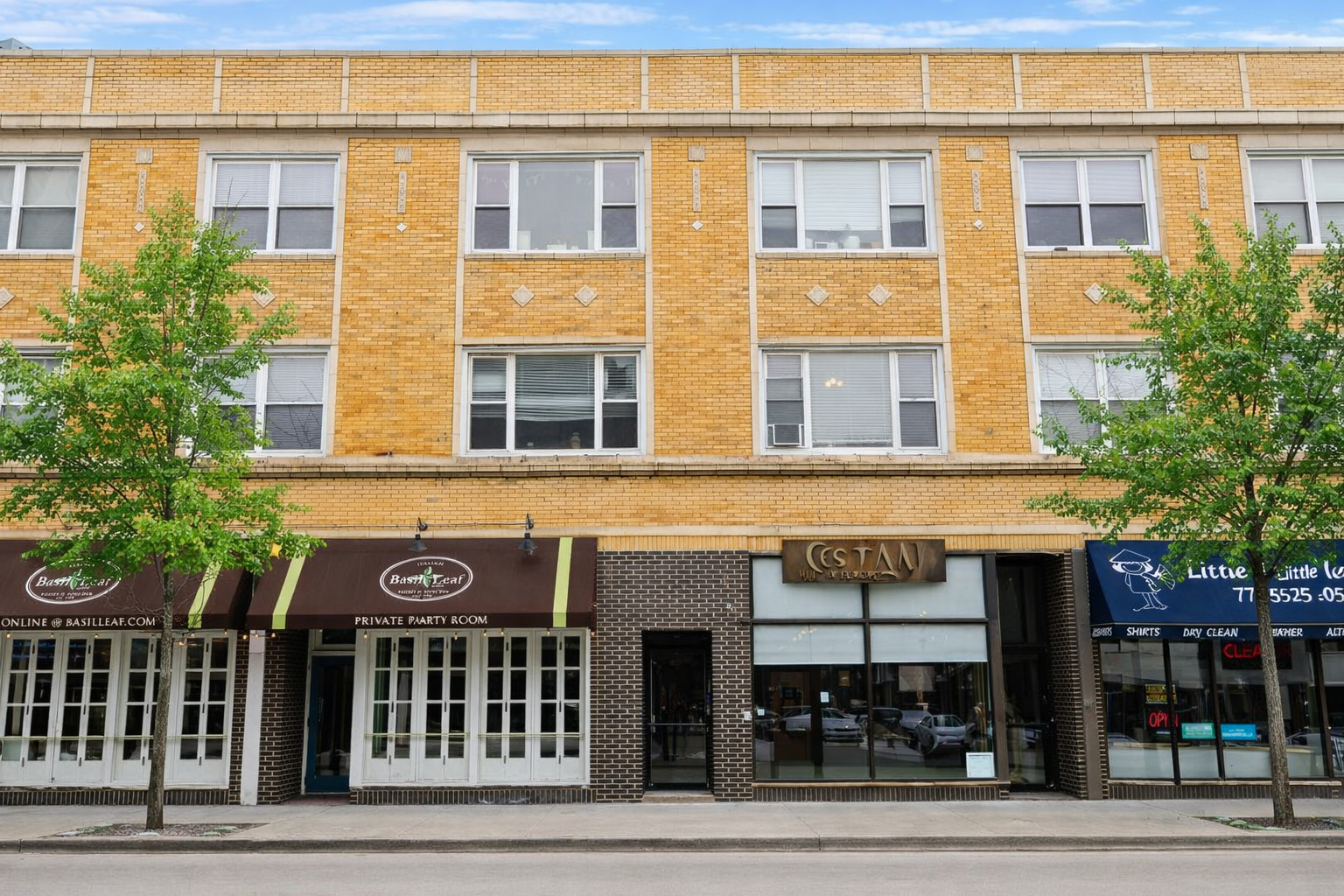 2461 N Clark Street Unit: 2