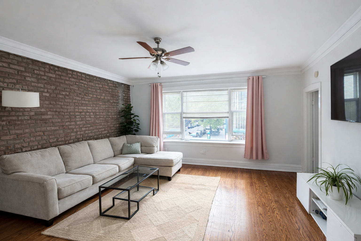 2461 N Clark Street Unit: 2